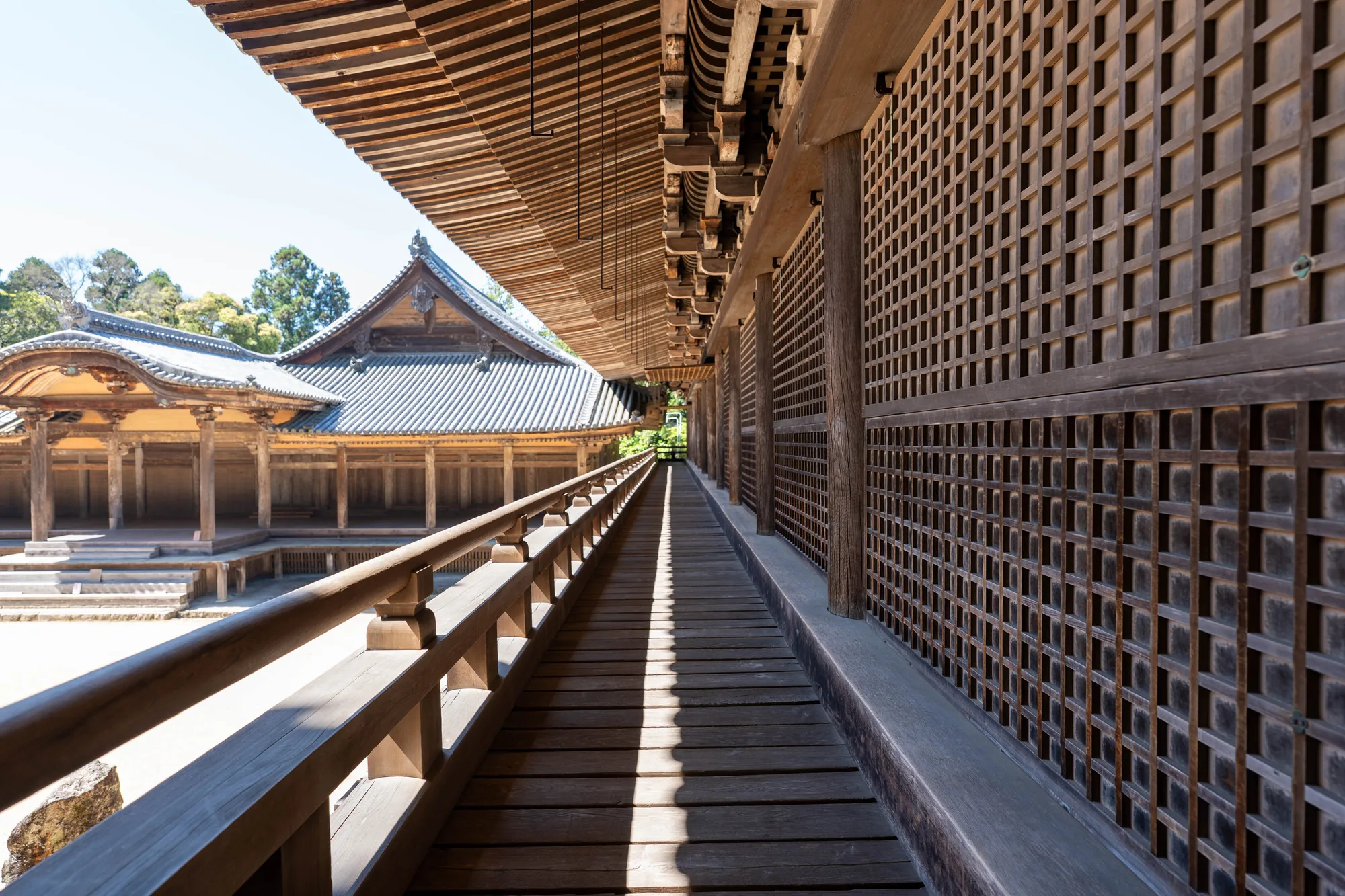 himeji-samurai-grandeur-mountain-serenity-gallery-02