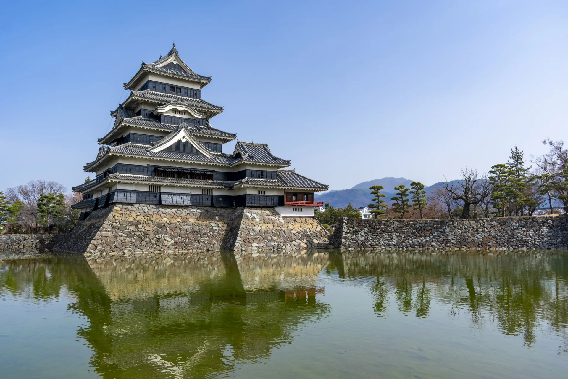 matsumoto-azumino-castles-cycling-traditions-day1-matsumoto-castle-all-season-01