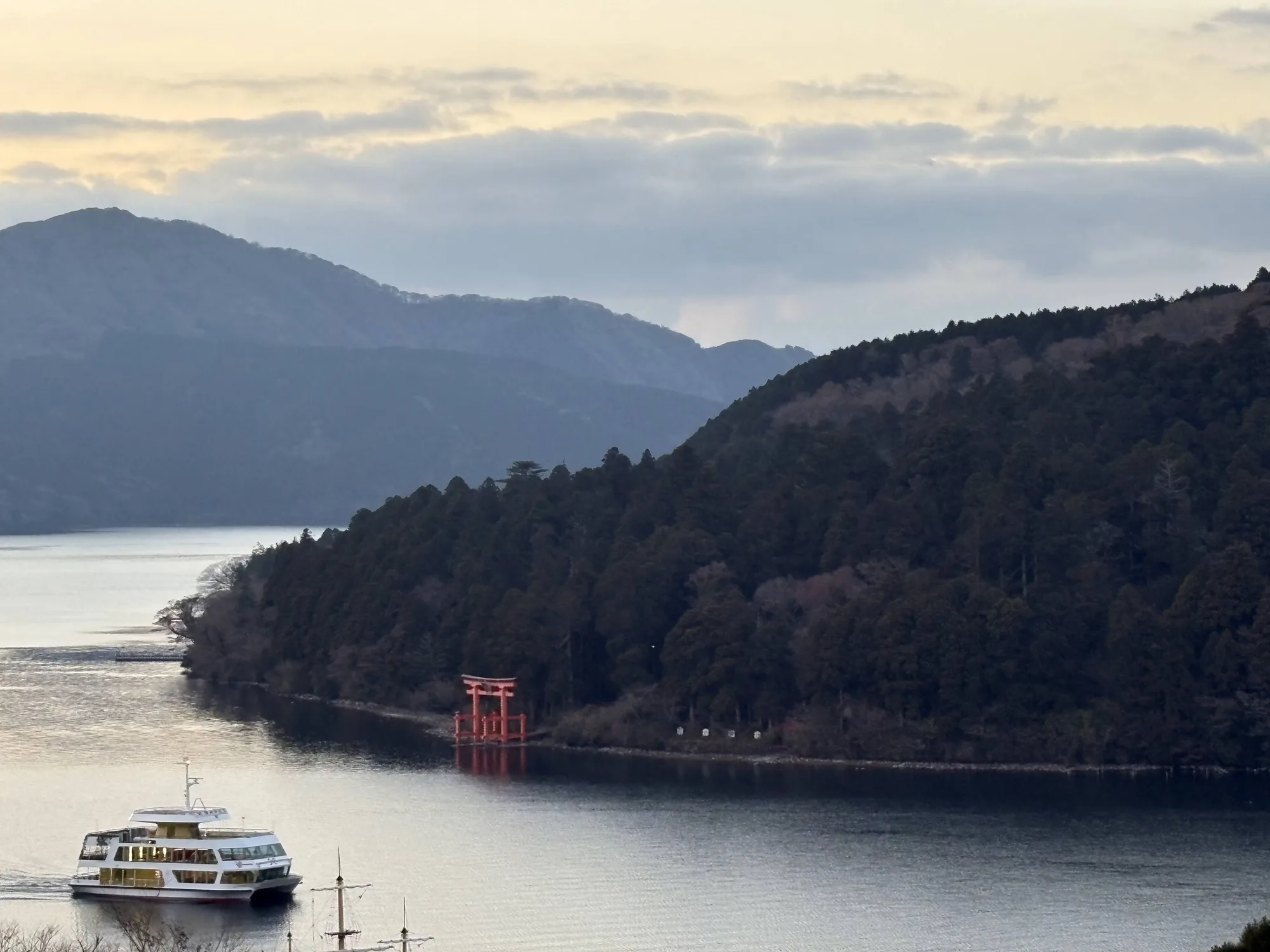 tokaido-traditional-culture-contemporary-art-day1-ashinoko-lake-2-02