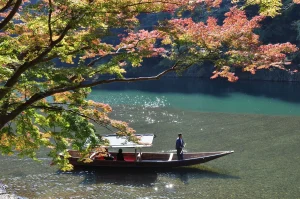 hj-kyoto-cycling-golden-pavilion-geisha-day1-05-arashiyama-river-boat-1
